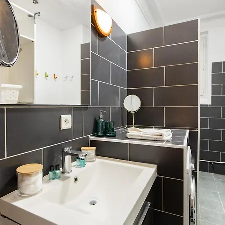 Stylish 2-bedroom Near The Famous Moulin Rouge