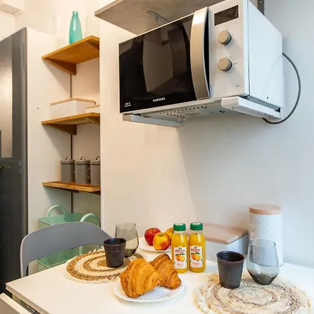 Stylish 2-bedroom Near The Famous Moulin Rouge Appartement Parijs