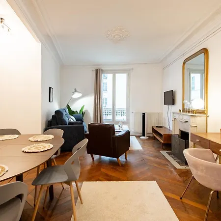 Stylish 2-bedroom Near The Famous Moulin Rouge Apartment