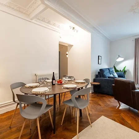 Stylish 2-bedroom Near The Famous Moulin Rouge Apartment Paris