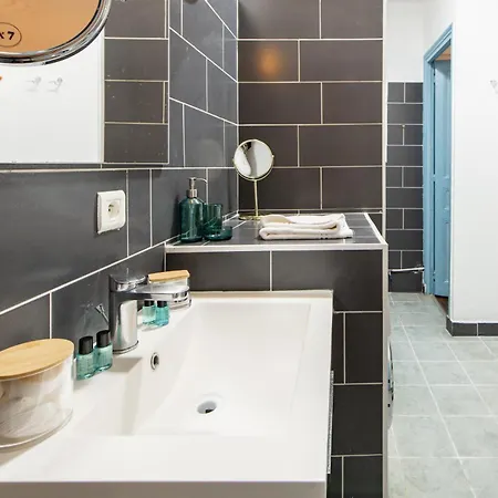 Apartment Stylish 2-bedroom Near The Famous Moulin Rouge