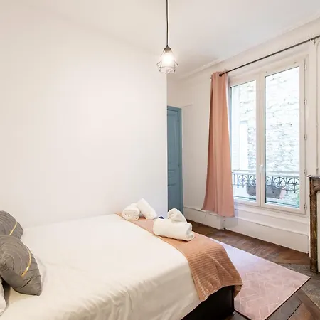 Stylish 2-bedroom Near The Famous Moulin Rouge Apartment *