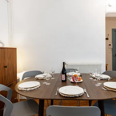 Stylish 2-bedroom Near The Famous Moulin Rouge Apartment *
