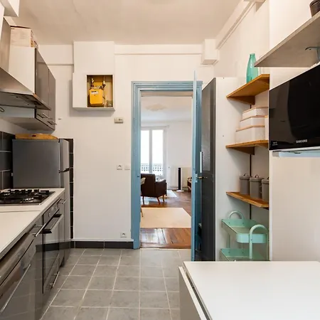 Stylish 2-bedroom Near The Famous Moulin Rouge Apartment
