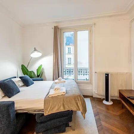 Stylish 2-bedroom Near The Famous Moulin Rouge Apartment Paris