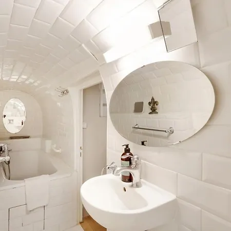 Apartment Classy Bourgeois - Chic 2 Bedroom In Le Marais *