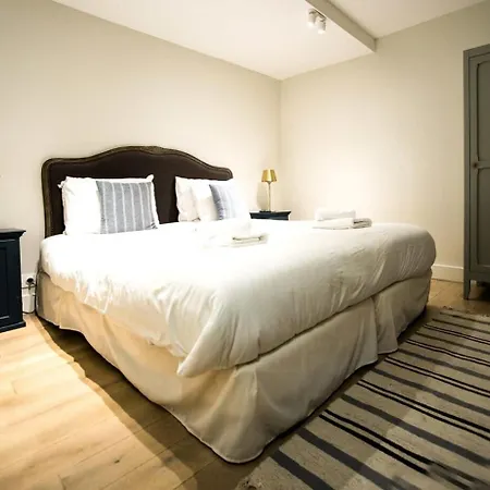 Classy Bourgeois - Chic 2 Bedroom In Le Marais Apartment *