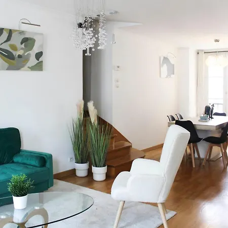 Spacious Duplex In The Heart Of