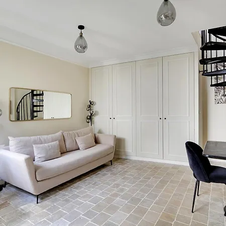 Pick A Flat's In Monrmartre - Rue Lepic Paris