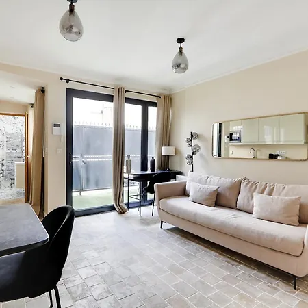 Pick A Flat's In Monrmartre - Rue Lepic