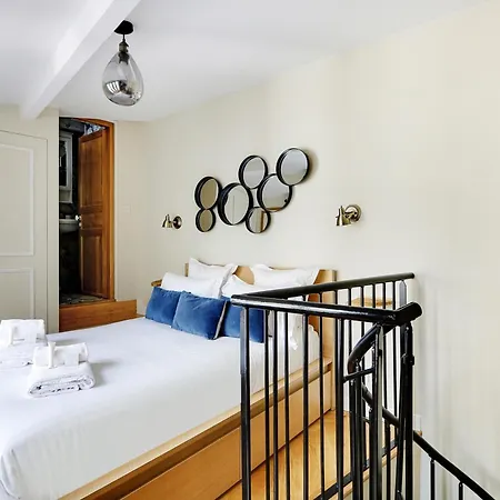 Pick A Flat's In Monrmartre - Rue Lepic * Paris