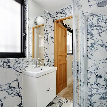 Pick A Flat's In Monrmartre - Rue Lepic Parigi