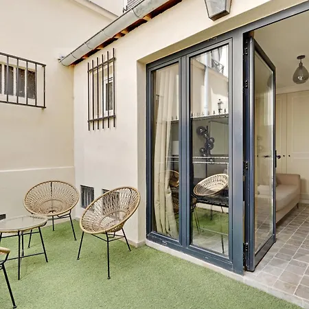 Pick A Flat's In Monrmartre - Rue Lepic