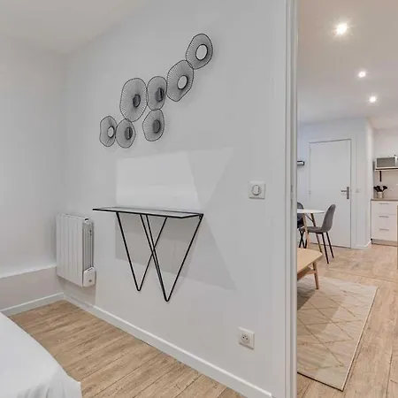 By Buttes Chaumont Park Parisian Freshness 12 Apartment Paris