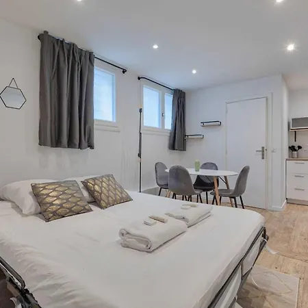 By Buttes Chaumont Park Parisian Freshness 12 Apartment Paris