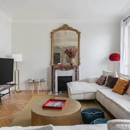 Haussmannien De Grand Luxe Apartment