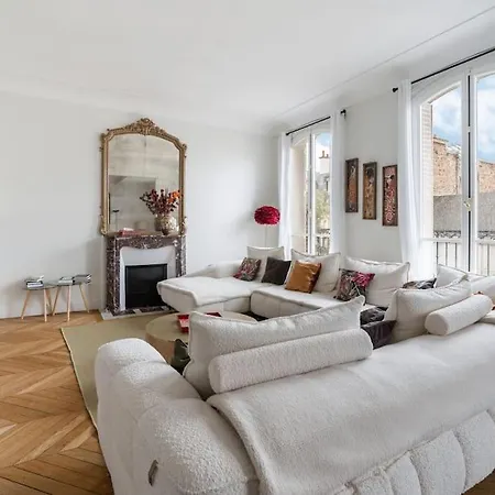 Haussmannien De Grand Luxe Apartment