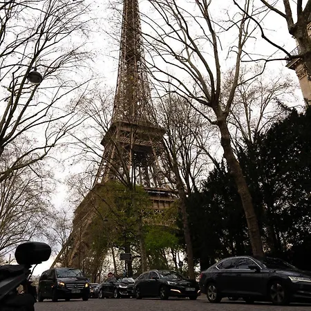 Apartment Face Tour Eiffel