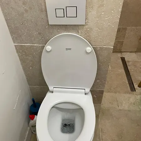 Well Located 3-room In The Center Of Apartment Paris