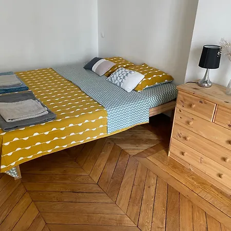 Well Located 3-room In The Center Of Paris
