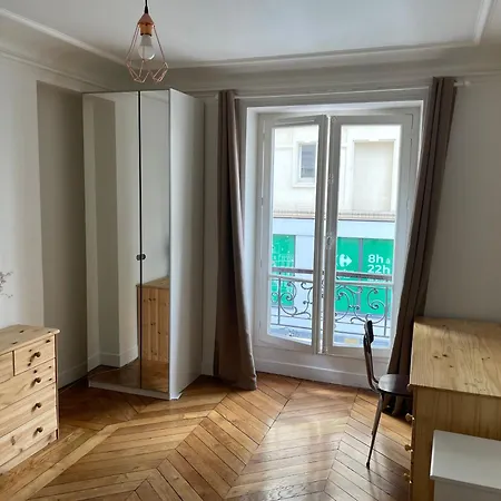 Well Located 3-room In The Center Of Apartment *