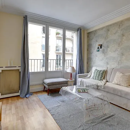 Apartment Tower 1br Cozy Paris