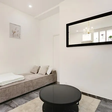 Sublime 2 Bedroom Flat In * Paris