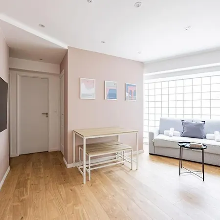 Charme Parisien 6 Personnes, 2 Chambres, 19eme *