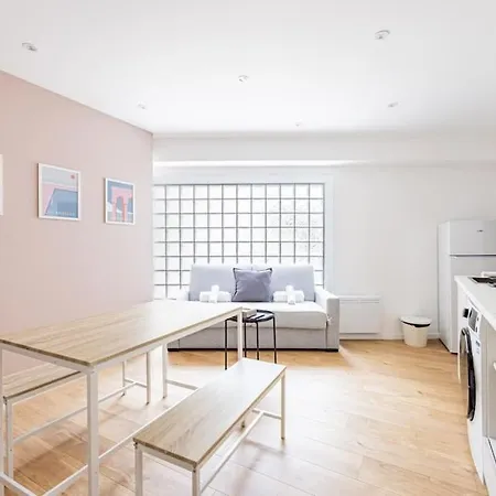 Appartamento Charme Parisien 6 Personnes, 2 Chambres, 19eme Parigi