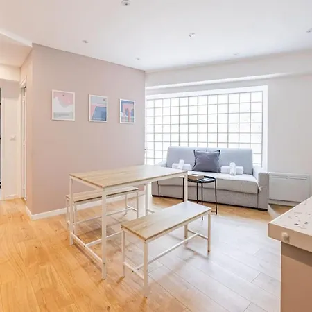 Apartment Charme Parisien 6 Personnes, 2 Chambres, 19eme Paris