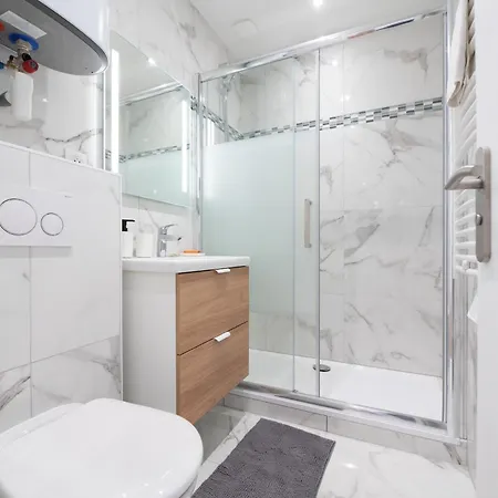 Stunning Flat In Apartment