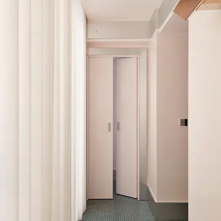 Pied A Terre Arts Et Metiers Daire Paris