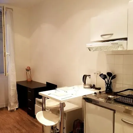Functional Apartment, Belleville, 11 *