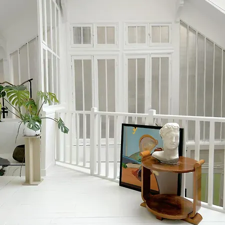 Authentic Artist's Atelier Apartment