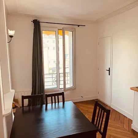 Grace In Apartment *