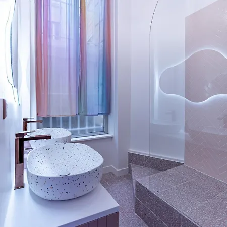 Beautiful Modern Barbie Flat In Παρίσι