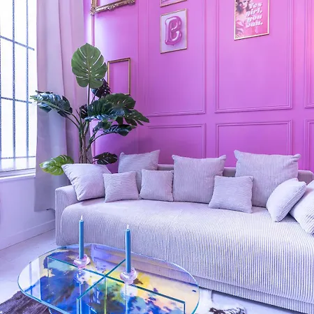 Beautiful Modern Barbie Flat In * Parijs
