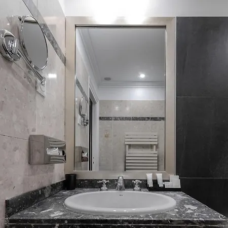 Hotiday Collection - Arc De Triomphe Hotel