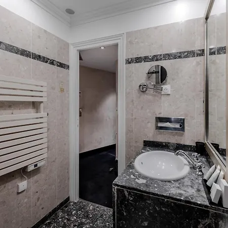 Hotiday Collection - Arc De Triomphe 4*