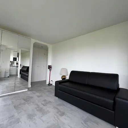 Apartment In With View, 15min Direct To Center *