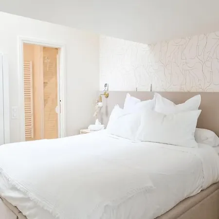 2 Bd Chic Loft, Historic Charm & Modern Amenities * Paris