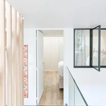 Apartment 2 Bd Chic Loft, Historic Charm & Modern Amenities Paris