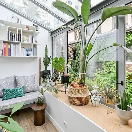 Apartment 2 Bd Chic Loft, Historic Charm & Modern Amenities Paris