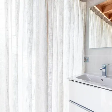 Guestready - Spacieux Apt. Avec Cour Privative Appartement