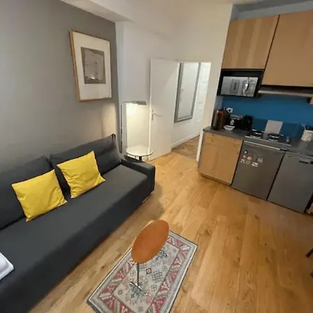 Flat In Face To Seine River Apartment Paris