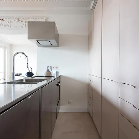 2 Bd Lovely Facing Canal St Martin Sleeps 6