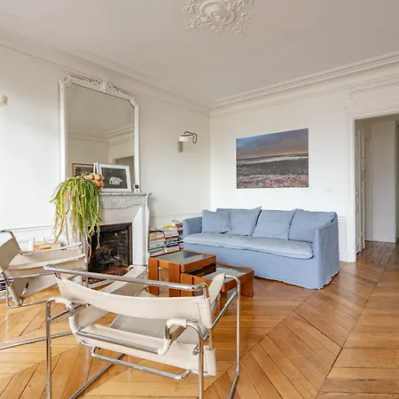 Apartment 2 Bd Lovely Facing Canal St Martin Sleeps 6