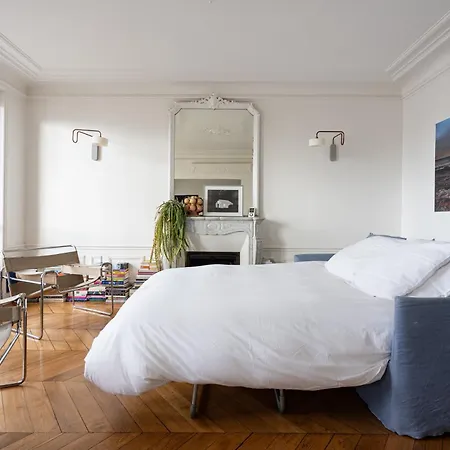 2 Bd Lovely Facing Canal St Martin Sleeps 6