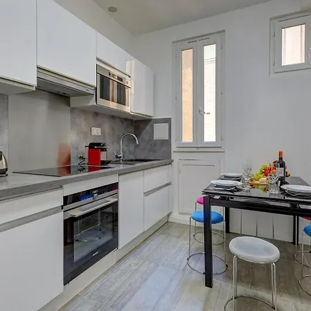 708 Mericourt - Superbe A Apartment *