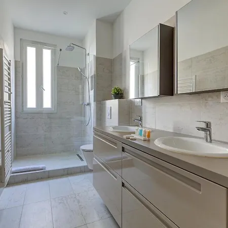 708 Mericourt - Superbe A Paris